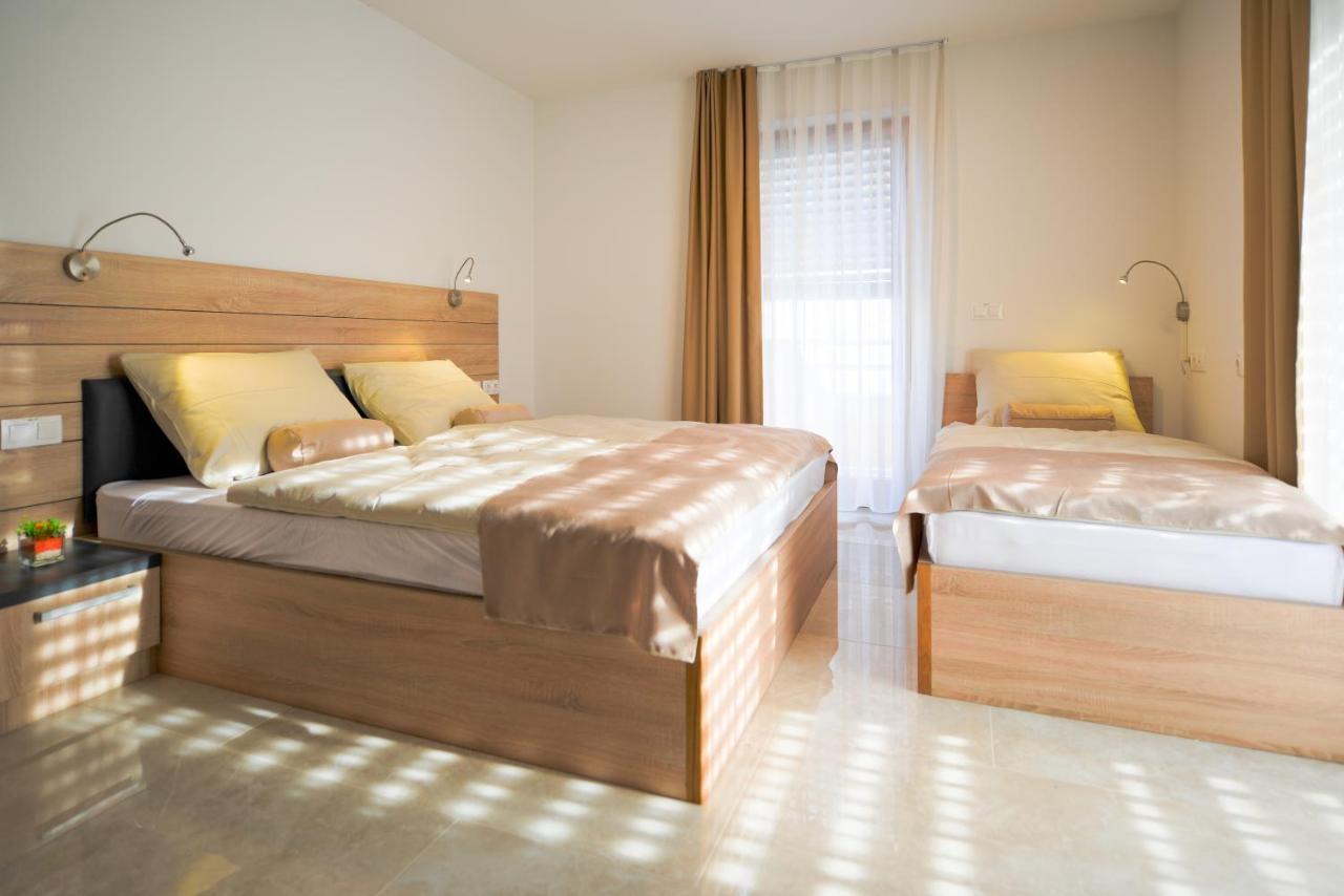 Hotel Baron Смледник Экстерьер фото