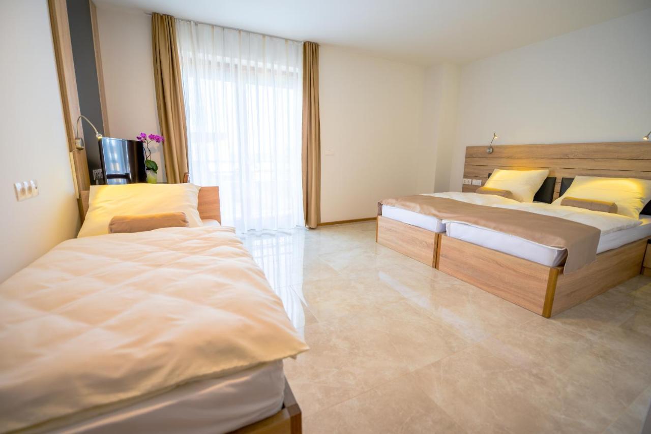 Hotel Baron Смледник Экстерьер фото