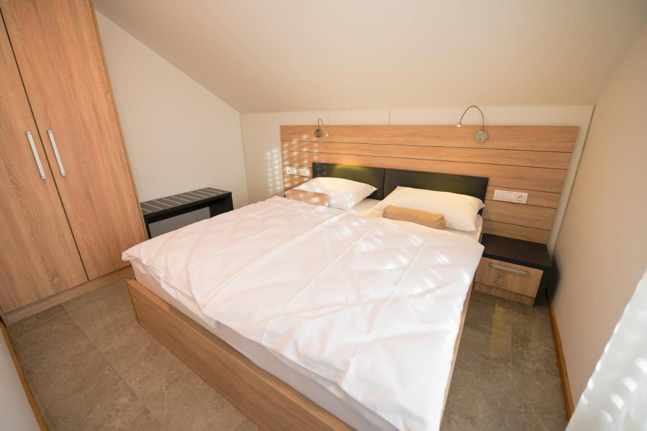 Hotel Baron Смледник Экстерьер фото