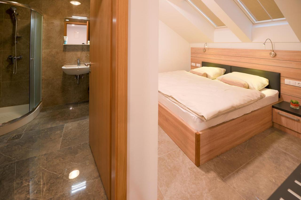 Hotel Baron Смледник Экстерьер фото