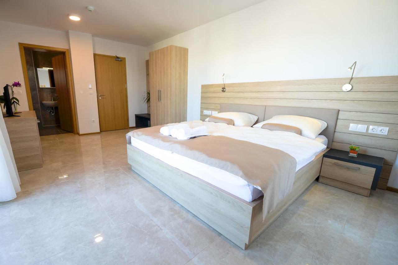 Hotel Baron Смледник Экстерьер фото