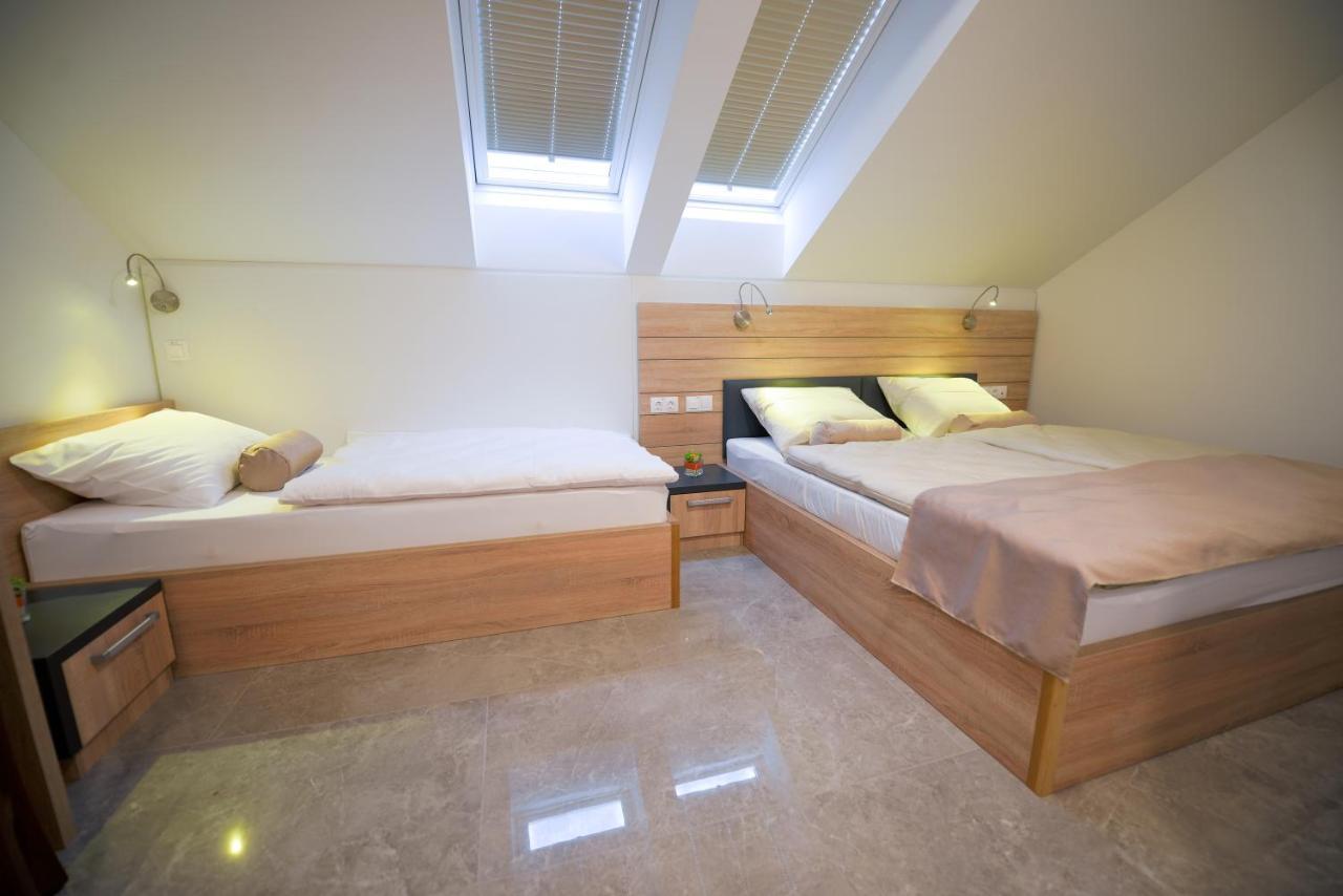 Hotel Baron Смледник Экстерьер фото